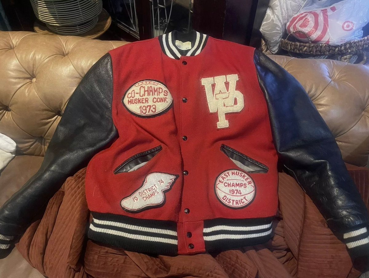 Santa, if you are listening...

Beauty! West Point letter jacket 1973, and it is rocking some awesome patches. buff.ly/3BhYrJF