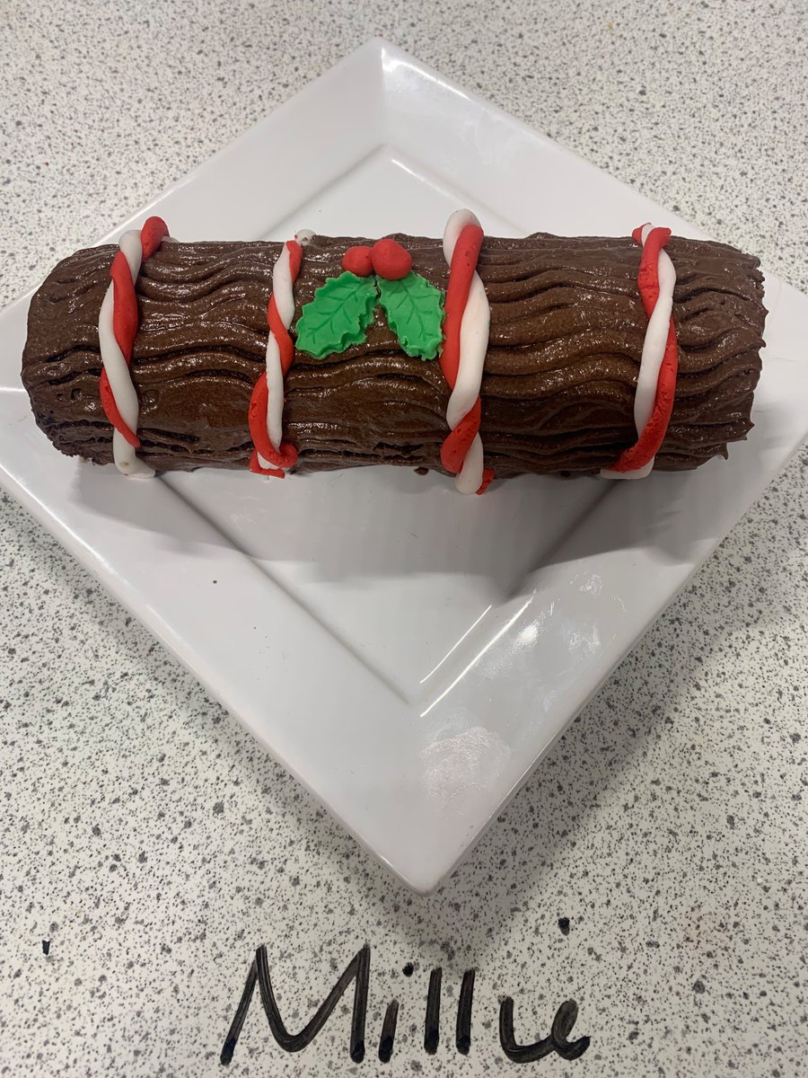 StBensHFT's tweet photo. It is icing sugar season in HFT🎄🎅🏼 zero dietary goals being met, but lots of food science and decorating skills on display. Merry Christmas @stbenedictsren https://t.co/3hEPJeMz8q