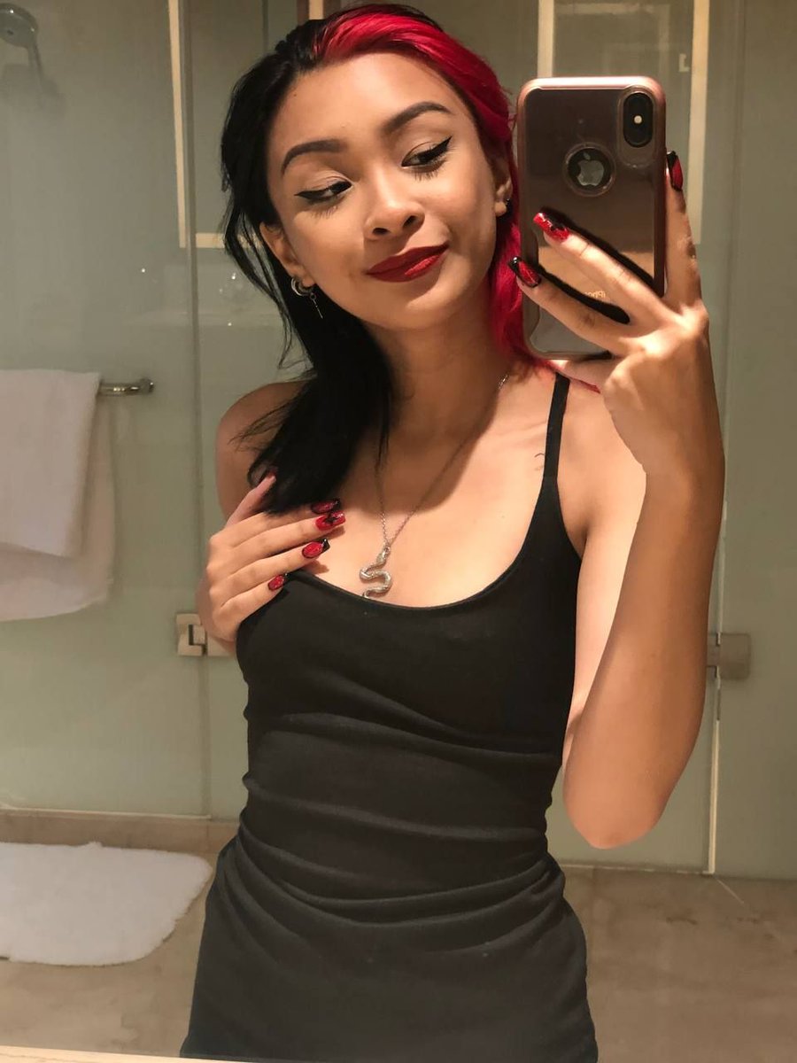 Lynneehotty's tweet photo. deleting in 12 hours, but whoever likes and says hi, ill send u a nudie in dm😚 https://t.co/VCo9BgX808