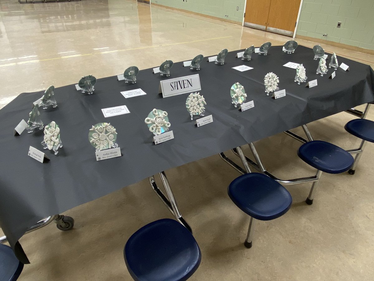 MrsReesbeckArt's tweet photo. Last night’s 2nd grade art show, Sunflowers and Snowflakes, and musical, Snow Day at Deerfield, were a hit! 🎨🎶 Thank you to everyone who came to celebrate our students’ creativity! 🌻❄️@NCSD #DFcares #ArtinAction https://t.co/R5vjB5r3Np
