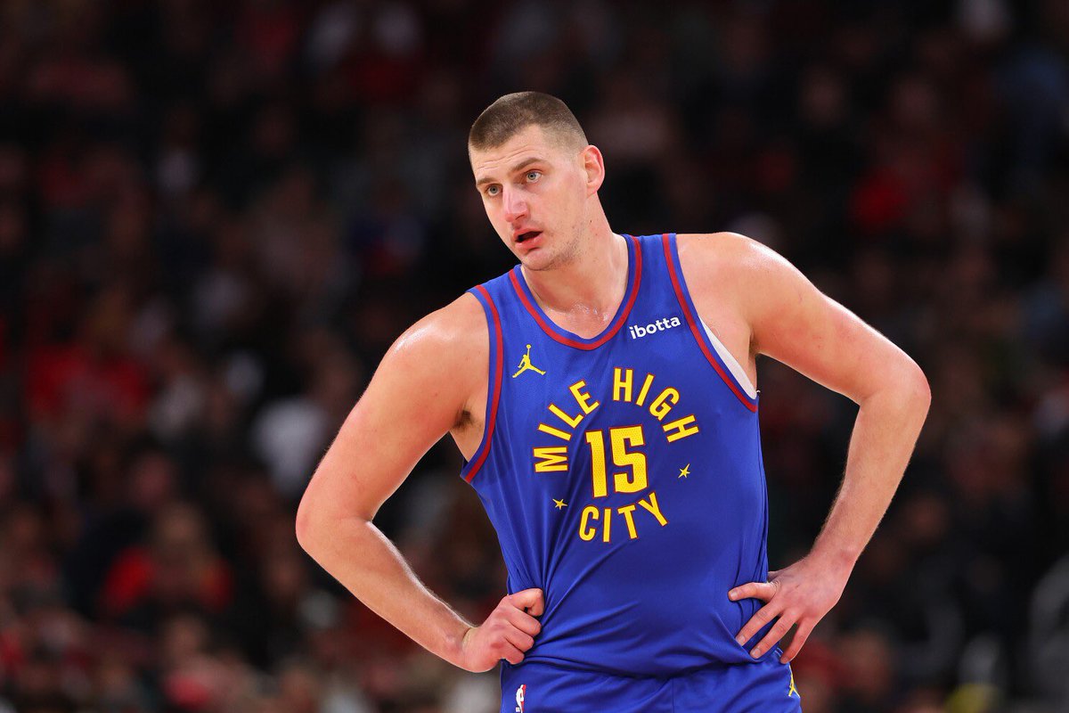 Alchemist_Picks's tweet photo. #NBA Pick - Dec 13

🏀Nikola Jokic o12.5 Rebounds 

#DraftKings -125  Collab w/ @parlizzypapi 🤝

- Over this line 80% in the L5 games. Over 80% H2H against the Clippers. Jamal Murray might be out, if so Nikola has been over this lime 100% in both aspects

- Nikola has been putting up another MVP year honestly, doing it all for the Nuggets

- This week alone he has seen 28 Potential Rebounds in the L5 games. Against the Clippers he is seeing 25.5 Potential Rebounds with an average 14.9 Rebounds

- Pure volume in potential play here, i also think this is our first bet on Nikola on the year so lets cash

❤️=Tailing

📊@OutlierDotBet 
🔗: https://t.co/FQ2Jw90PLM