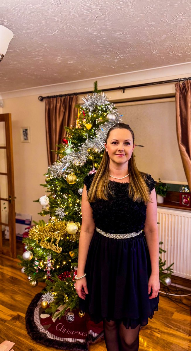 Er indoors off to her works Xmas do.   Me and the little one not so much.