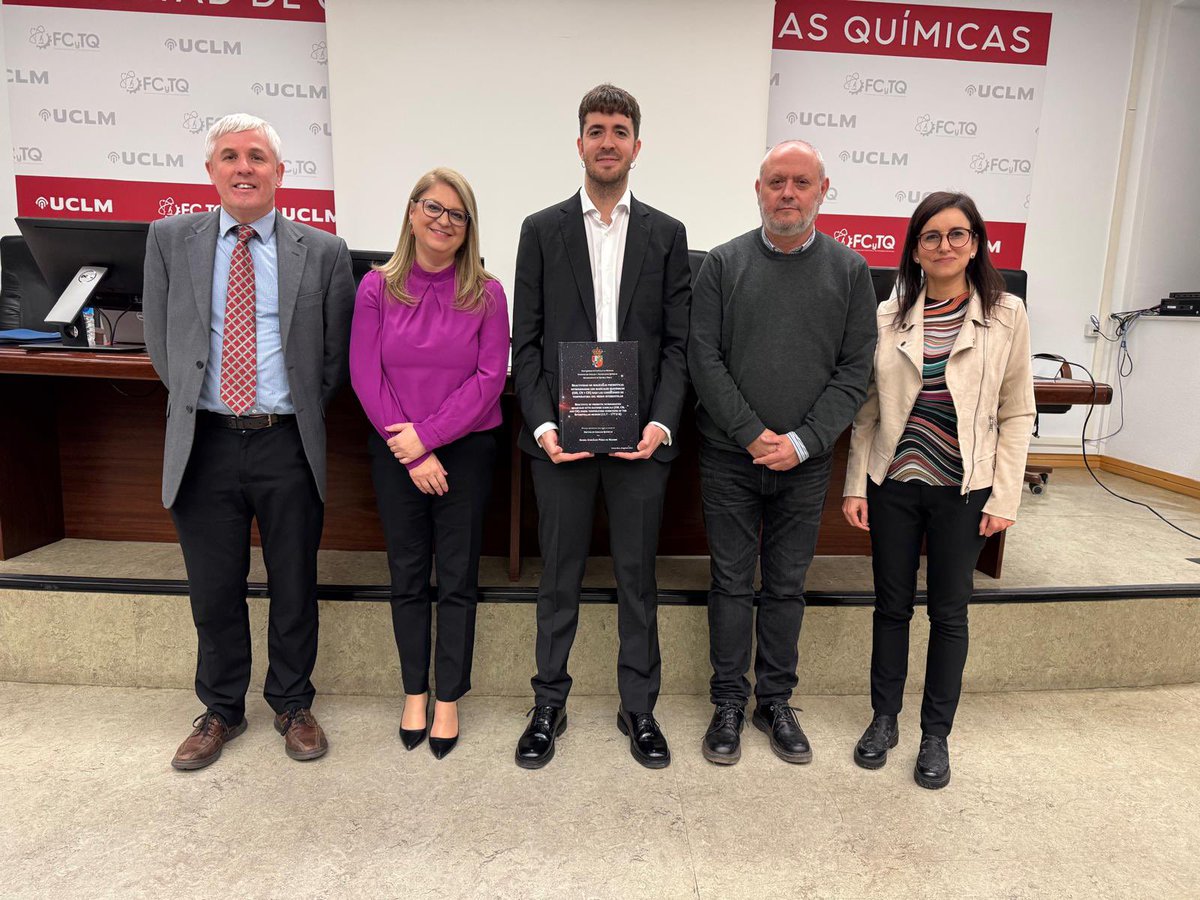 FotoairG's tweet photo. Hoy, Daniel González Pérez de Madrid ha defendido su tesis doctoral titulada: "Reactividad de moléculas prebióticas nitrogenadas con radicales diatómicos (OH, CN y CH) bajo las condiciones de temperatura del medio interestelar (11.7-177.5 K)".
¡Enhorabuena! 
@uclm_es @FCTQ_uclm https://t.co/g34pn7ujsG