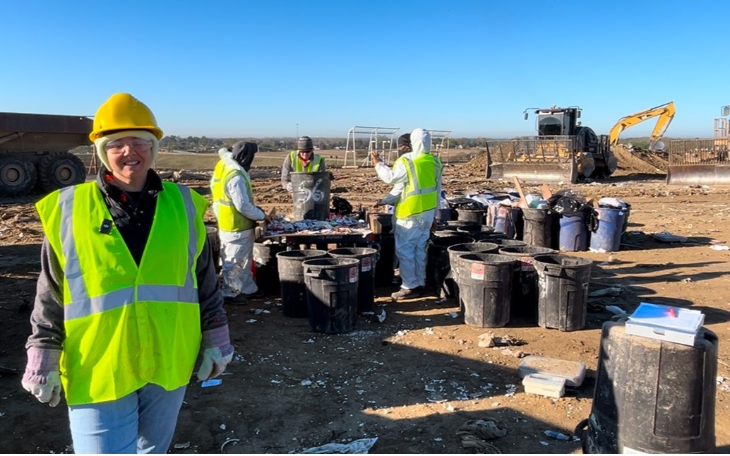 OhioEPA's tweet photo. We’re diving into waste! #OhioEPA conducted a Waste Characterization Study this fall to determine types and amounts of waste going into our landfills.
Funded through #USEPA, this project will improve Ohio's waste management and recycling. #WasteCharacterization #Sustainability https://t.co/3hCzMBGe0s