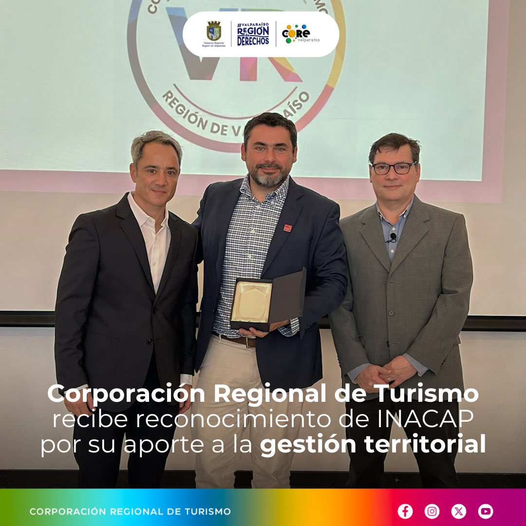 ValparaisoReg's tweet photo. Esta tarde, el gerente general  fe @ValparaisoReg, Francisco Godoy, recibió el reconocimiento al aporte a la gestión territorial otorgado por @Inacapinos a nuestra organización 🏅

¡Muchas gracias por la distinción! ✨ https://t.co/ahLgrYlAIR