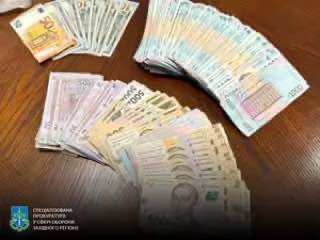 У військові частині на Львівщині начальник складу дав вказівку солдатам щоденно зливати пальне у резервуари та вивозити з території частини до приватного будинку🤷‍♂️

Щомісяця їм вдавалось продавати 20тон соляри⛽️ 

Все відбувалось виключно українською🤗