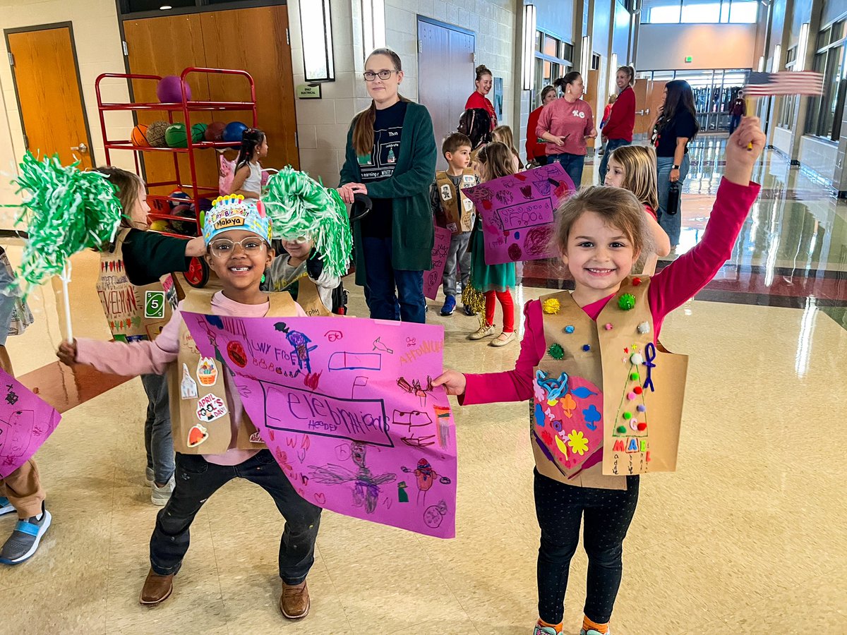mrskendradavis's tweet photo. We had so much fun sharing all that we’ve learned about culture during our parade today! @bp_mustangs #projectbasedlearning #culminatingevent #culture https://t.co/sCjGX0vKVT