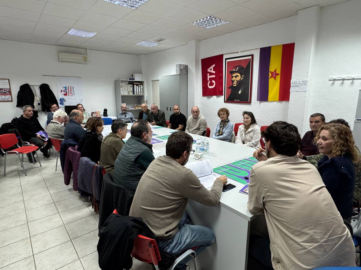 Las votaciones están al terminar. Me quedo con la ilusión que siguen poniendo muchas personas con talento. En particular a las que no están en primera linea y siguen peleando para cambiarlo TODO. Sois lo más importante de PODEMOS
#EquipoSusanaHornillo 
#Andalucia100x100Podemos