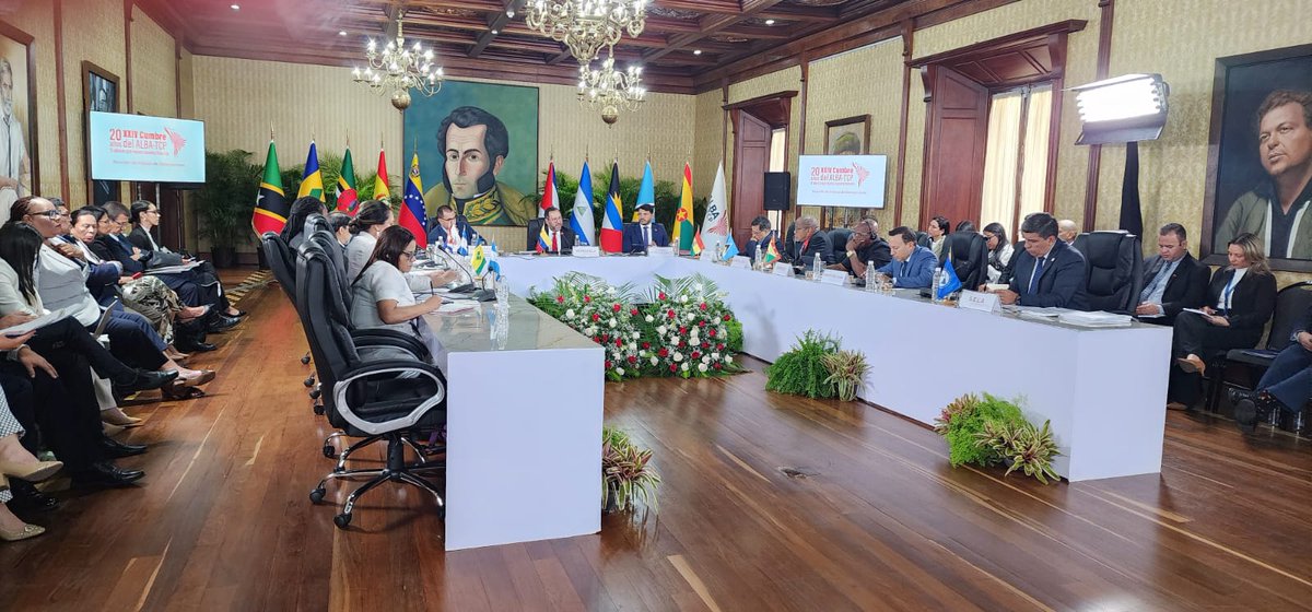 Durante inauguración de la Reunión de trabajo de las delegaciones participantes en la XXIV Cumbre del @ALBA-TCP Canciller de Venezuela 🇻🇪, <a href="/yvangil/">Yvan Gil</a>, expresó: "Nuestros pueblos avanzan  por la via del triunfo politico, social y economico".

#ALBAUnida