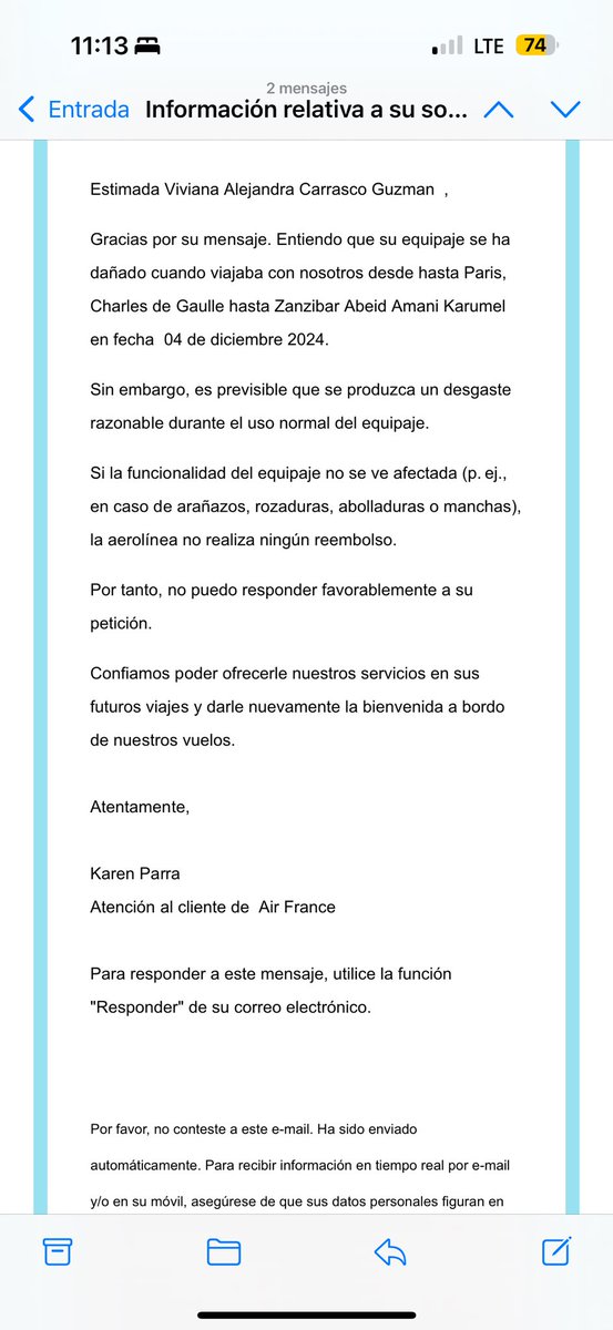 VCarrascog's tweet photo. @AirFranceCL mi maleta llegó con la cerradura rota y me dicen que es desgaste natural . Qué onda Karen? Acaso es ciega https://t.co/CqVcLxCRGm