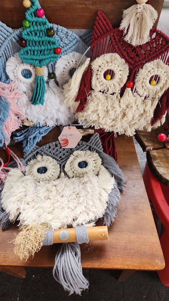 ¡Segundo día del Bazar de Navidad! 

Si estás en el centro de #valdivia, pasa a la iglesia en Arauco 380. Encontrarás originales productos hechos a mano. 

Hoy, además, el Coro de Cámara cantará bellos villancicos para todos los asistentes a las 18:30 horas ❤🌟🎵

#valdiviacl