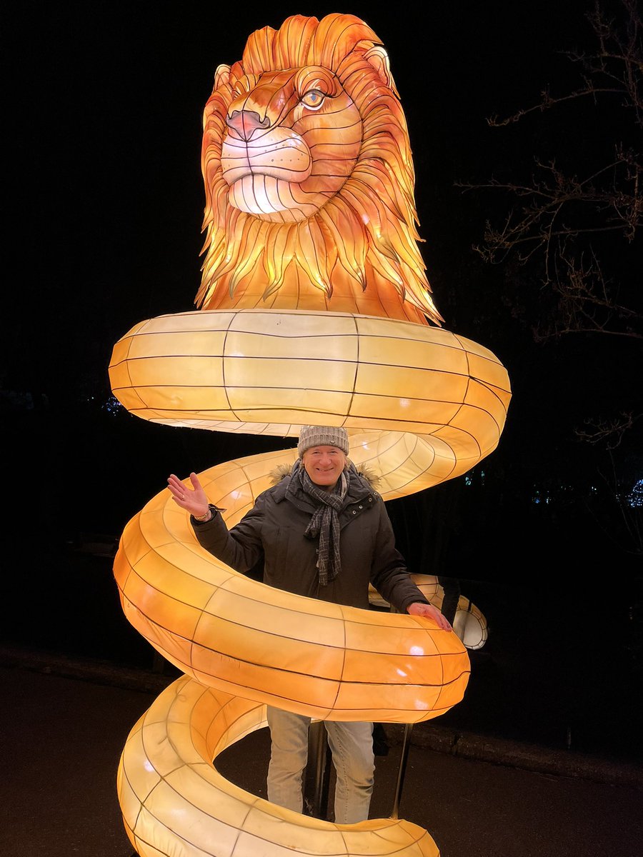 frankzdeluxe's tweet photo. Bei den heute eröffneten #ChinaLights in wunderbaren @koelner_zoo kann man sich ohne Grössenwahnverdächtig zu sein, guten Gewissens „Der Erleuchtete“ nennen😉✌️ https://t.co/Rer2qNksQW
