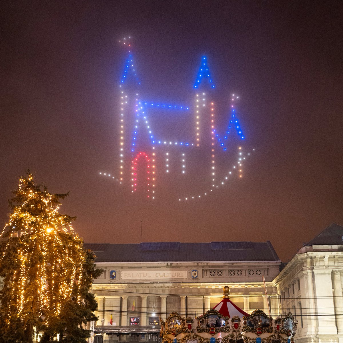 flystackshows's tweet image. Thank you for the warm welcome,Ploiesti-you were extraordinary!We flew high together again!Get ready for the next chapter we’ll write together!🛸
#flystackdroneshows #droneshow #dronelightshow #art #droneart #technology #drone #production