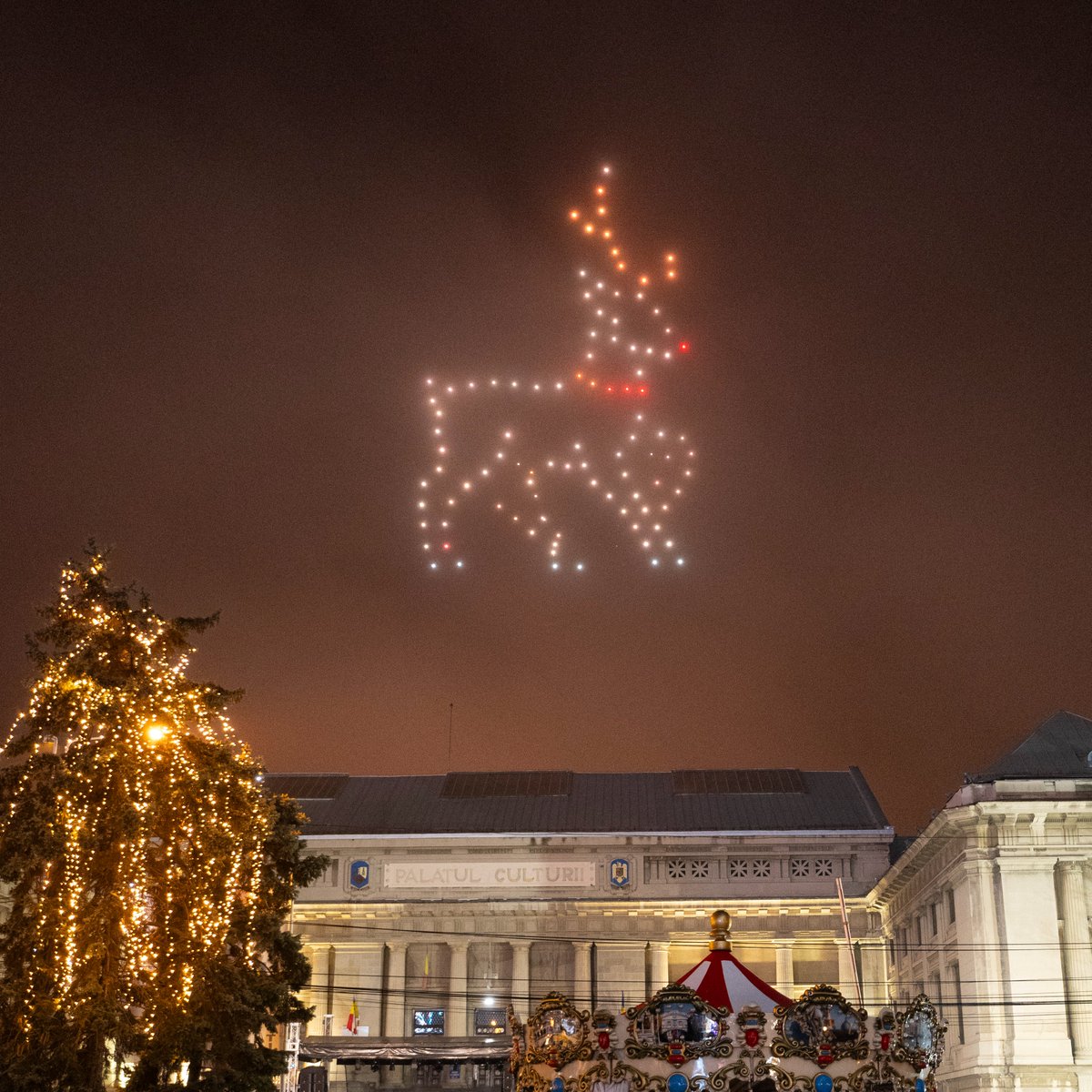 flystackshows's tweet image. Thank you for the warm welcome,Ploiesti-you were extraordinary!We flew high together again!Get ready for the next chapter we’ll write together!🛸
#flystackdroneshows #droneshow #dronelightshow #art #droneart #technology #drone #production