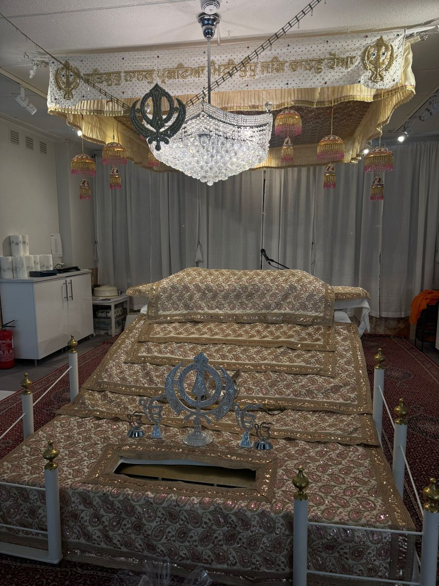 learneroffaith's tweet photo. Yesterday Lajna (Nordstrand) visited the gurdwara in Oslo with a fruit basket and were welcomed with love and respect. We had a dialogue about the similarities between religions, focusing on unity and service to humanity.
#lajnanorway https://t.co/EnfuuHxVJ4