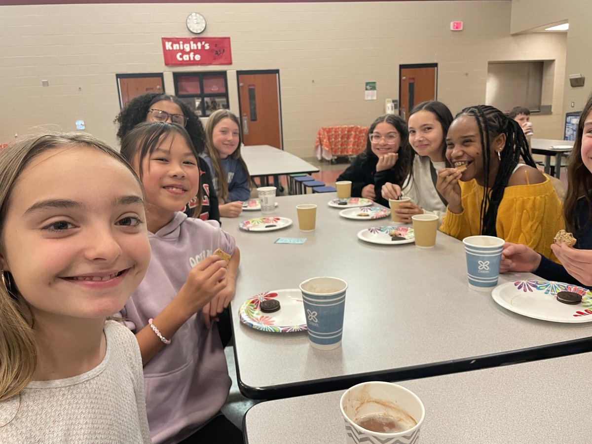 LICDaecher's tweet photo. Hot chocolate &amp; cookies while I read Snowmen at Night for our December PBIS award winners ❄️⁦@hempfield⁩ https://t.co/8yQoQ281hv
