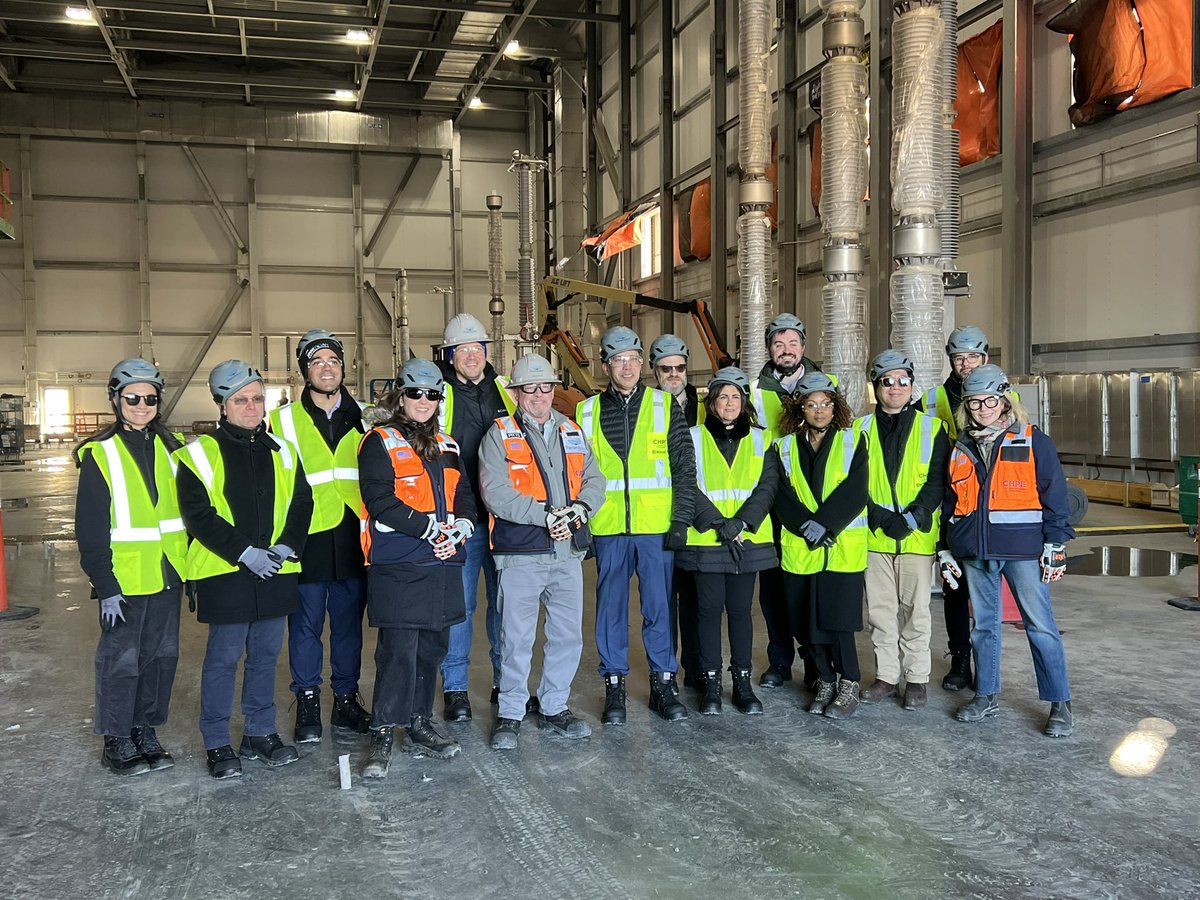 CHPExpress's tweet photo. This week the #CHPE team had a great time giving tours to @NYClimate and @NYCDCAS at our Astoria converter site

Thank you both for joining us to learn about how we #buildCHPE and partner with local communities. https://t.co/SQ4XGIL8Ql