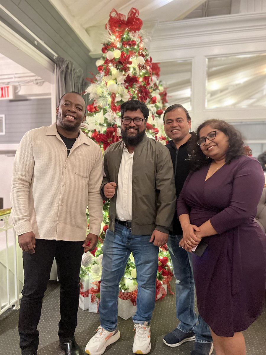 SBNephrology's tweet photo. Happy holidays from our fabulous lab peeps @SBNephrology ! ❄️ https://t.co/5TrkEXKQB4
