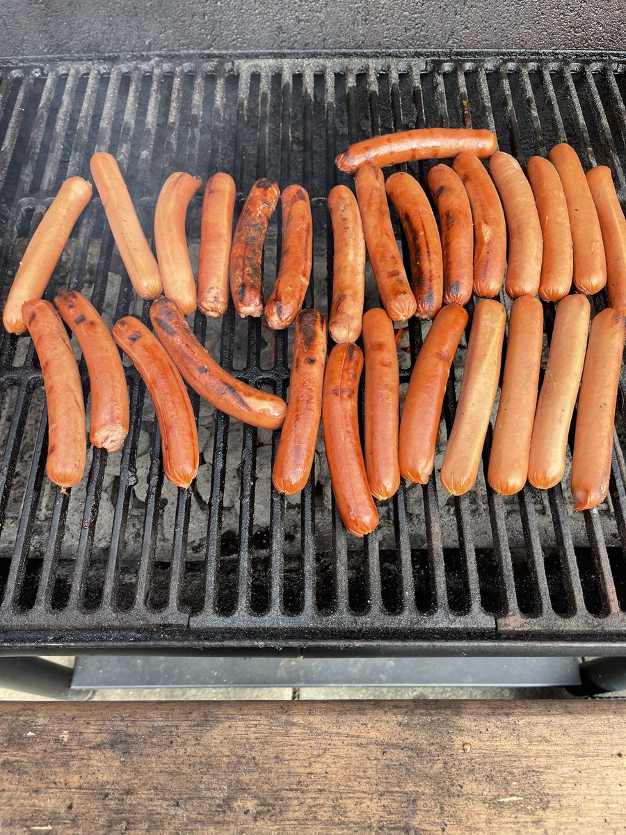 Grilling in Dec. for high attendance at the Castle! #attendancematters! <a href="/MtGallantElem/">Mt. Gallant Elem</a> <a href="/RockHillSchools/">Rock Hill Schools</a> 1st Grade had 97% for November!