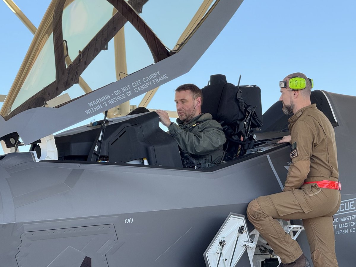 BelgiumDefence's tweet photo. Le premier vol 🇧🇪 du F-35A, a eu lieu ce jeudi 12 décembre, depuis la base aérienne de Luke en Arizona 🇺🇸. Ce moment historique reflète l’importance stratégique de l’appareil pour la Belgique et ses alliés face aux menaces actuelles https://t.co/ni2aSpBBr2 https://t.co/OPgoy0JLez