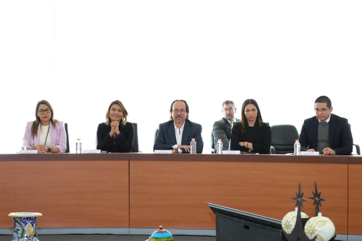 Acompañé a nuestro gobernador <a href="/SergioSalomonC/">Sergio Salomón</a> en la última rueda de prensa con medios de comunicación, cerrando un gobierno presente, cercano a la gente, con acciones que se reflejan en el progreso de todas y todos los habitantes de nuestro estado.