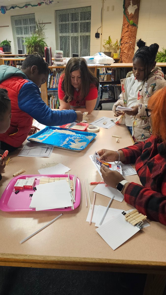 BrooksHirsch's tweet photo. So excited for my first night to talk to Booker T. Washington families about our STEM Academy at Booker T. Washington Elementary!  We made snow shovels, coded, and made snow catapults!  It was SNOW much fun!
@WeAreBTWE @SufVAschools @innovateodu 
#STEMEducation #STEMacademyatBTW https://t.co/op4kdVQI8T
