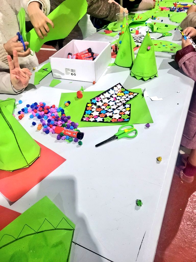 Inmaculada41005's tweet image. Muchas gracias a @SAFAURSEVILLA por su invitación y cariñosa acogida a su celebración de la Navidad.

¡No os falta un detalle!.