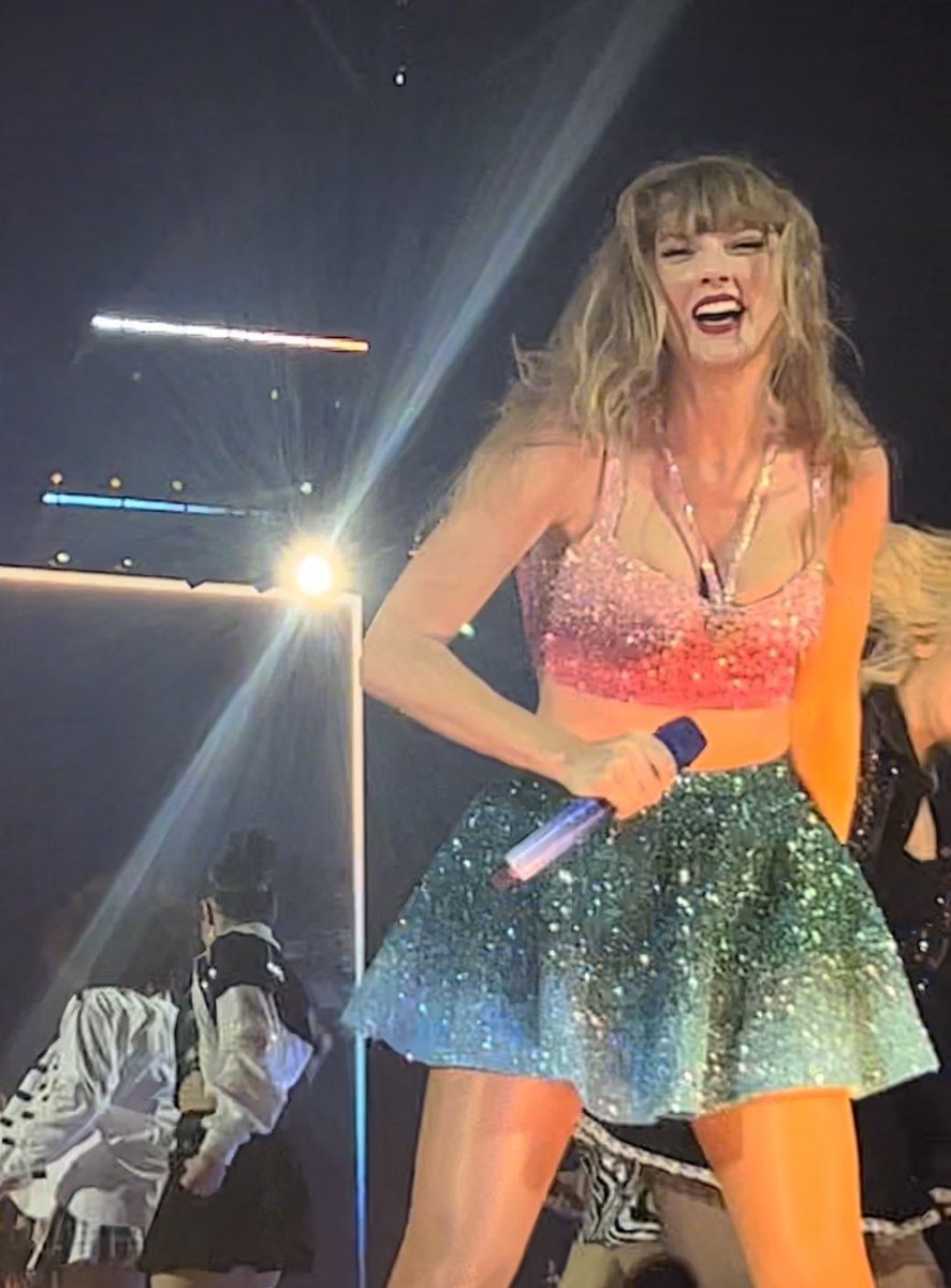 happiest of birthdays to the most darling girl in the world. how fortunate we are to exist in the same timeline with your rare and beautiful soul, your most brilliant mind and extraordinary talent. pure magic came into this world 35 years ago and that magic has touched millions