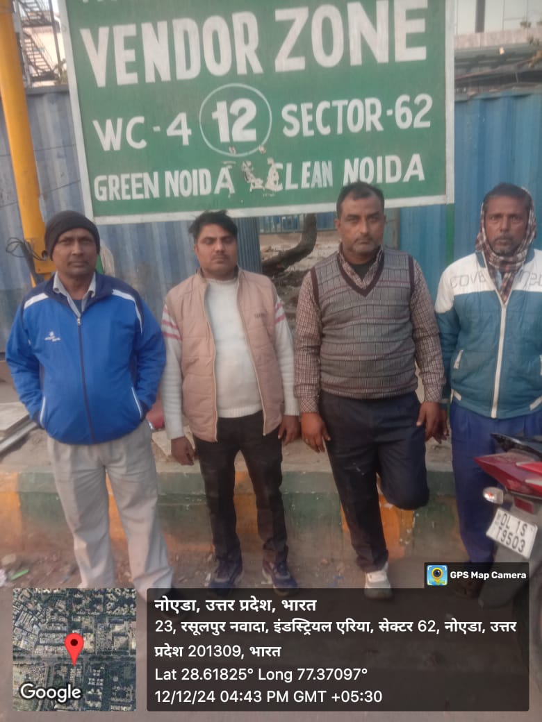 shyamguptarpswa's tweet photo. रात्रि 1:00 बजे नोएडा पुलिस आती है और लाइसेंसी वेंडर को वहां से हटती है और जिप्सी में बैठी है मौके पर महासचिव रेडी पटरी संचालक को खबर लगते हैं तत्काल 1:15 पर पहुंचती है अब सरकारी जमीन पर कब्जा योगी जी क्या करेंगे आप 
@CMOfficeUP @dgpup @CP_Noida @DCP_Noida @noidapolice https://t.co/WQ7TM4hNsZ