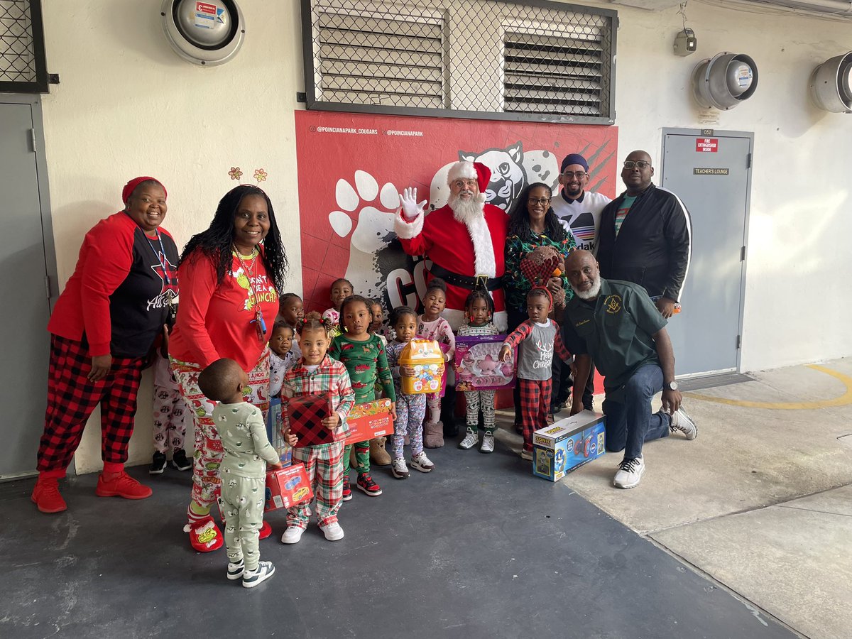 EduFloInc's tweet photo. Today, we delivered toys to @edisonparkk8 @PoincianaPark @RainbowParkElem @CarolCityElem

Thank you to all of our donors @OfficialBookDGF @TeamDFlores Emerald Lodge 457 and many more. Lets not forget our Santa @aconcepcion5 🎅🏻🎄

#EduFloInc #ToysForTots #Christmas https://t.co/rIJaZW5gy5