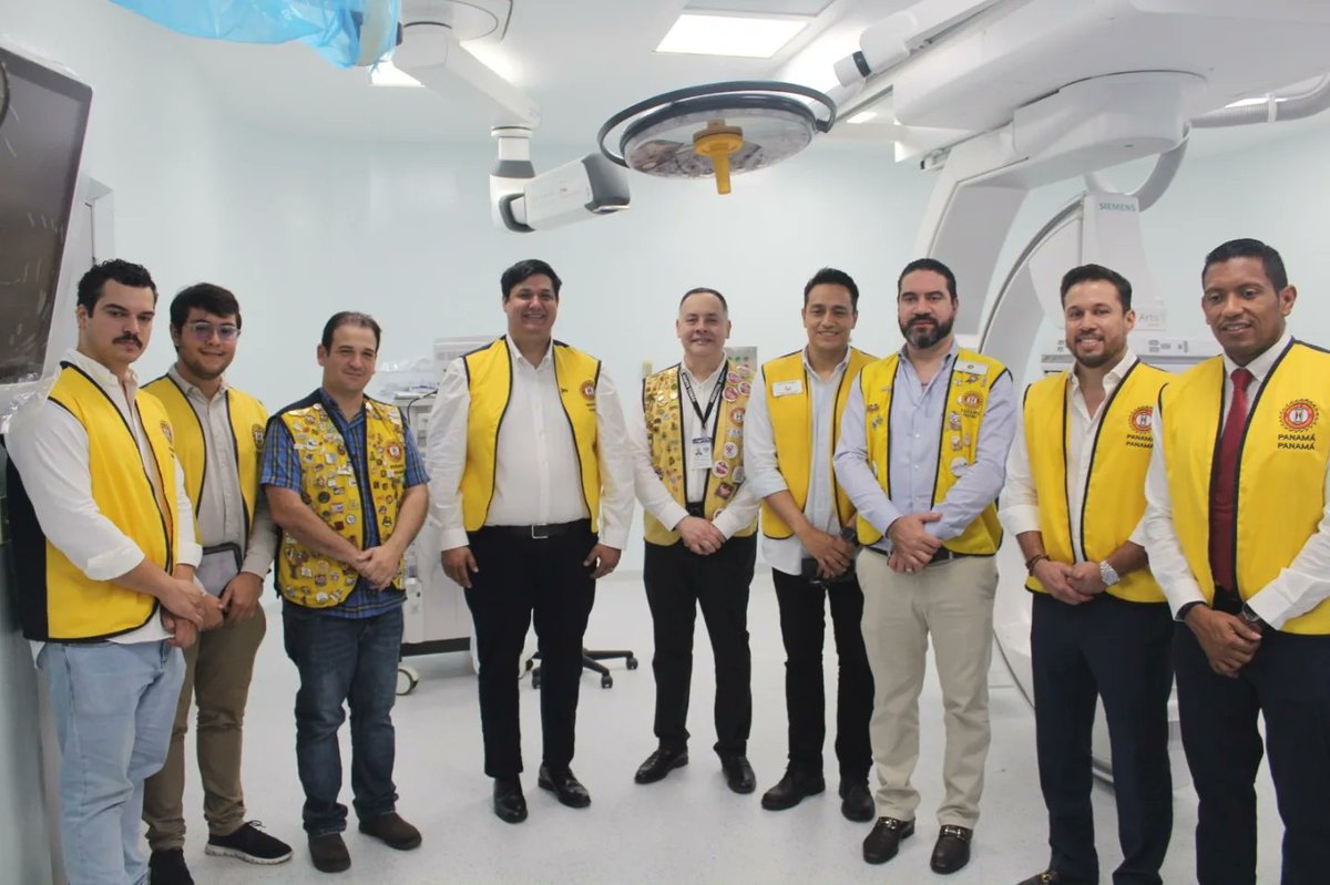 En el HST se inauguró el Quirófano Híbrido, donado por la Teletón 20-30 su proyecto meta 2022. En este moderno salón se realizarán simultáneamente procedimientos diagnósticos y terapéuticos, dando mayor precisión en la cirugía. El DMG, Dr. Elías García Mayorca agradeció al 20-30.