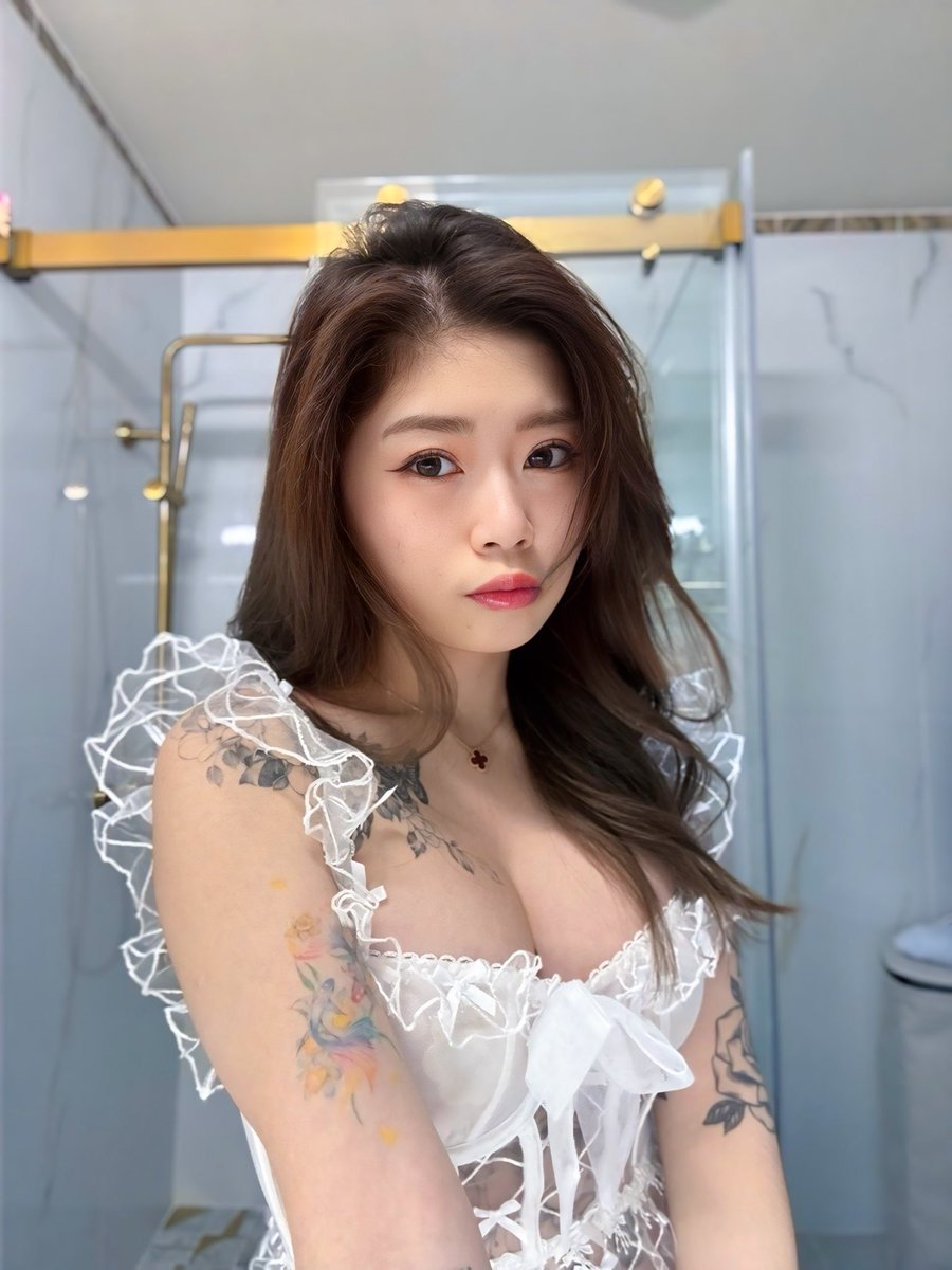 chashubun's tweet photo. Don’t forget to follow and sub to all my platforms ❤️ https://t.co/qFAMCXp0eE