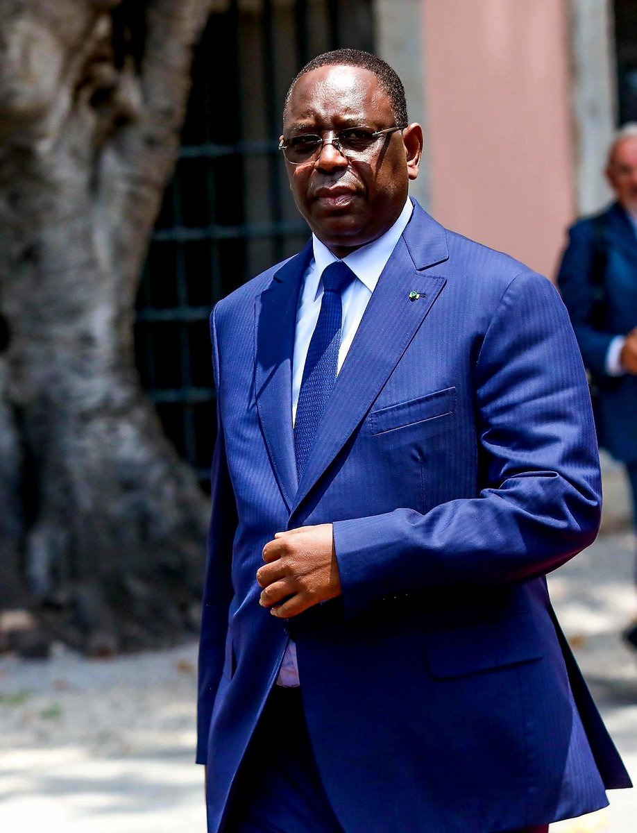 _YoroFAYE's tweet photo. PR @Macky_Sall avait le pouvoir de le faire, mais il a respecté le choix de certains de ses électeurs. Voilà un Démocrate.

Ses vrais amis d'hier l'ont fait en le privant de son poste en tant que maire de la ville. Voici des Démons-Cracks.

SEM @PR_Diomaye, vous laissez passer? https://t.co/U0oJbtDyQG
