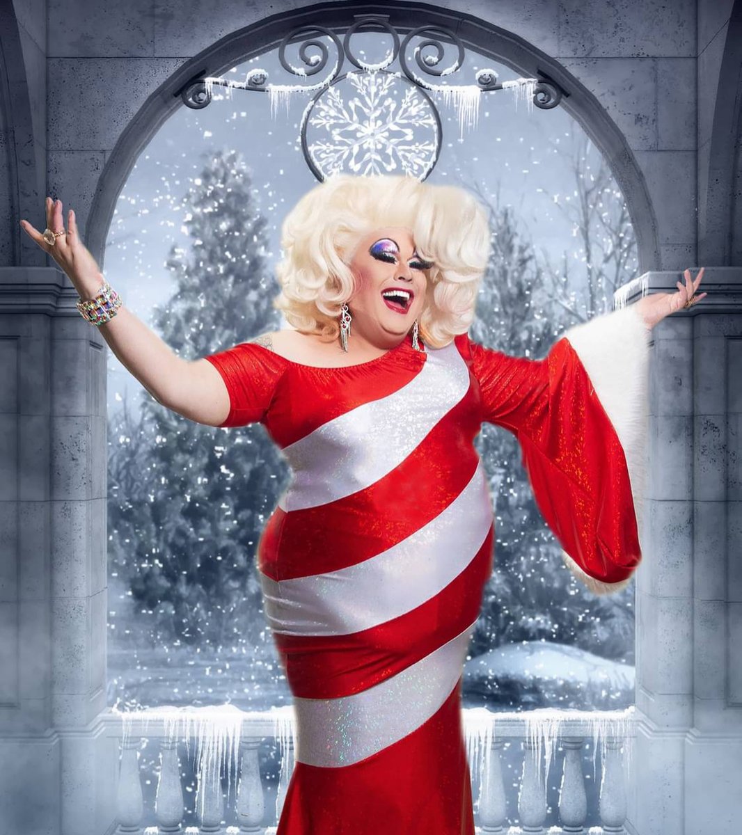 Queer MTL (@queermtl) on Twitter photo Boucle la boucle en ce lendemain de Noël bien rempli avec Le party des Fêtes à Chouchoune avec <a href="/chouchounedrag/">Chouchoune Ladrag</a> au @barlecocktailmtl le 26 décembre 2024! Pour plus d’événements #drag, consulte Queer MTL! 🎁 #2slgbtq #queermtl #mtlmoments Boucle la boucle en ce lendemain de Noël bien rempli avec Le party des Fêtes à Chouchoune avec <a href="/chouchounedrag/">Chouchoune Ladrag</a> au @barlecocktailmtl le 26 décembre 2024! Pour plus d’événements #drag, consulte Queer MTL! 🎁 #2slgbtq #queermtl #mtlmoments