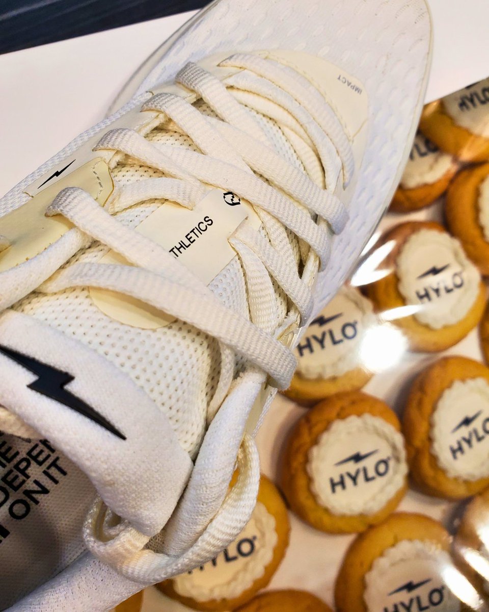 Run605's tweet image. Now launching Hylo Athletics at 605 Running Company! And enjoy some cookies while you're at it.⁠
⁠
shop.run605.com/product/424903…⁠
⁠
@hyloatheltics⁠
⁠
#run605 #hyloathletics
⁠
Note: Final photo courtesy of @hyloathletics