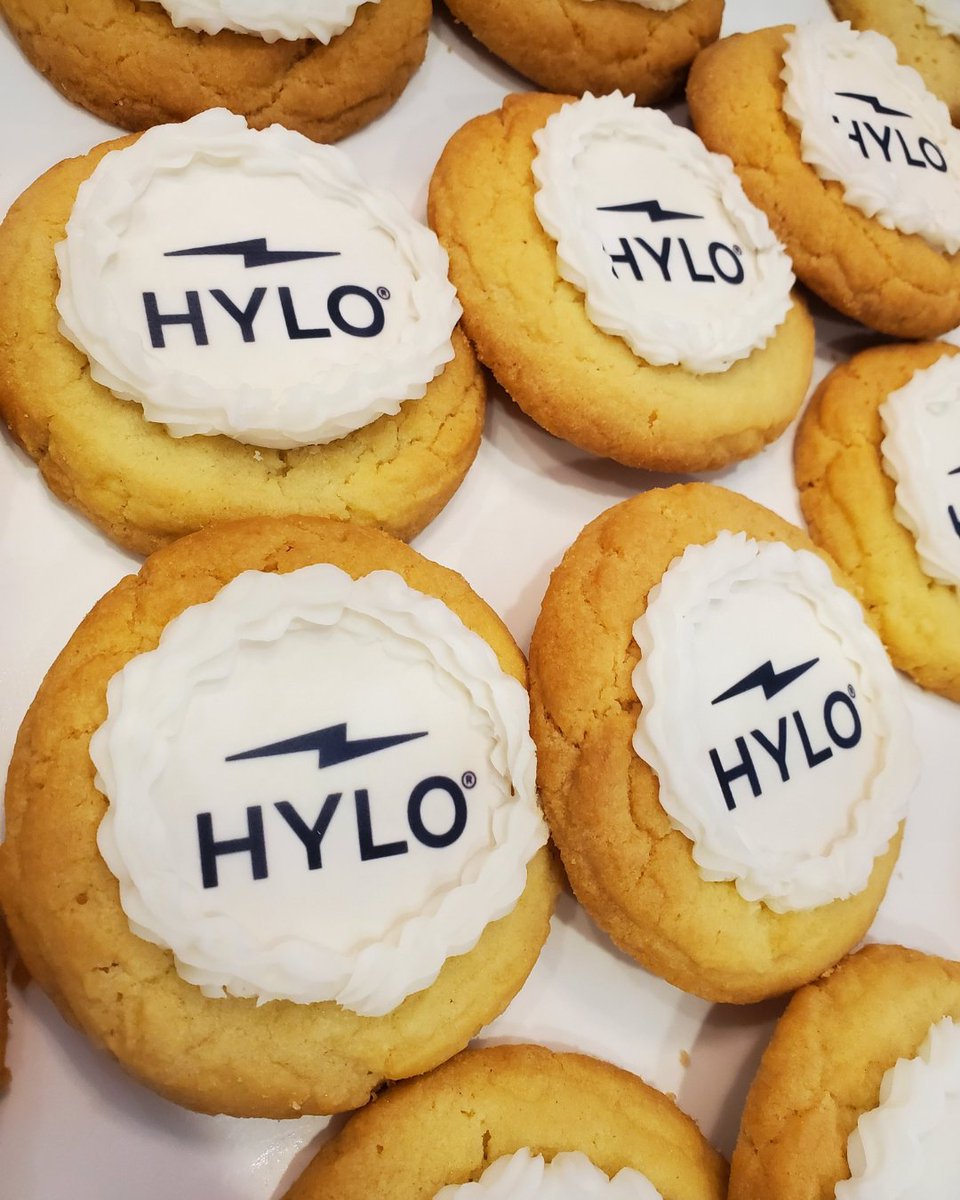 Run605's tweet image. Now launching Hylo Athletics at 605 Running Company! And enjoy some cookies while you're at it.⁠
⁠
shop.run605.com/product/424903…⁠
⁠
@hyloatheltics⁠
⁠
#run605 #hyloathletics
⁠
Note: Final photo courtesy of @hyloathletics