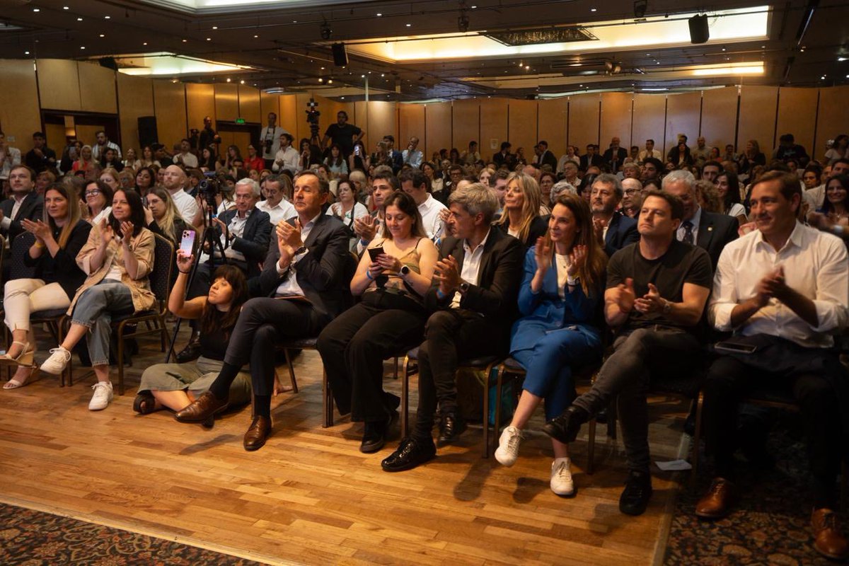 JulioGarro's tweet photo. Siempre es un placer estar con todo el equipo de @fpensar 👏🏻👏🏻 Excelente Encuentro Nacional sobre IA Felicitaciones @mauriciomacri, @mariuvidal y @jorgemacri y a seguir trabajando, proponiendo más cambios para mejorar la vida de los argentinos. https://t.co/eWiFzzvnPh