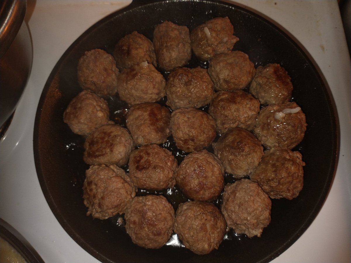 ari_bjarnason's tweet photo. My meatball recipe; 

1. Meat, beef or Lamb.
2. Grind it twice.
3. Fry in cast iron pan.
4. Enjoy.

Add heavy cream if you're feeling fancy. https://t.co/x4vXAHCN1g