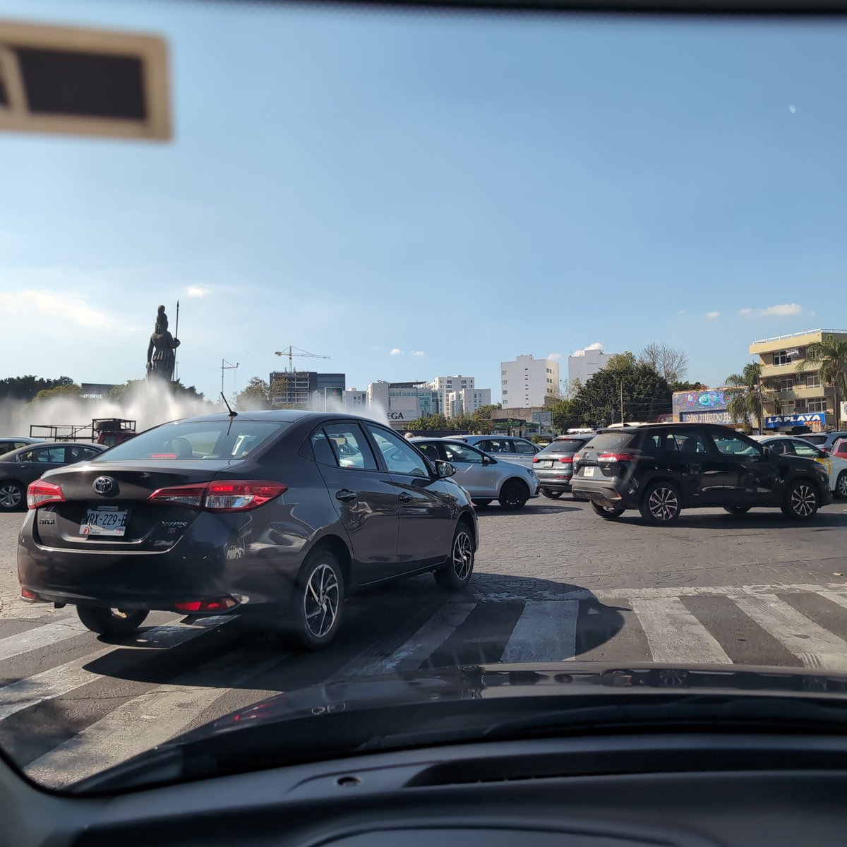 Ramiro_Escoto's tweet image. Urge presencia de la @JaliscoVial en la #Minerva. Caos vial y mala sintonía de #Semaforos