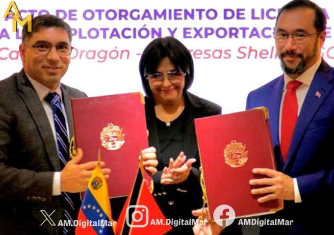 EinsteinMillan's tweet photo. DE SER CIERTO, los negritos se burlaron del #madurismo en su cara. 

Hace poco la ministra de petróleo y el presidente de #PDVSA bailaban pegado felices, celebrando el “acuerdo de #Dragon”. Hoy #trinidad los deja mal paradoa. 

Alo #Menpet? https://t.co/hPM7WhYaNS
