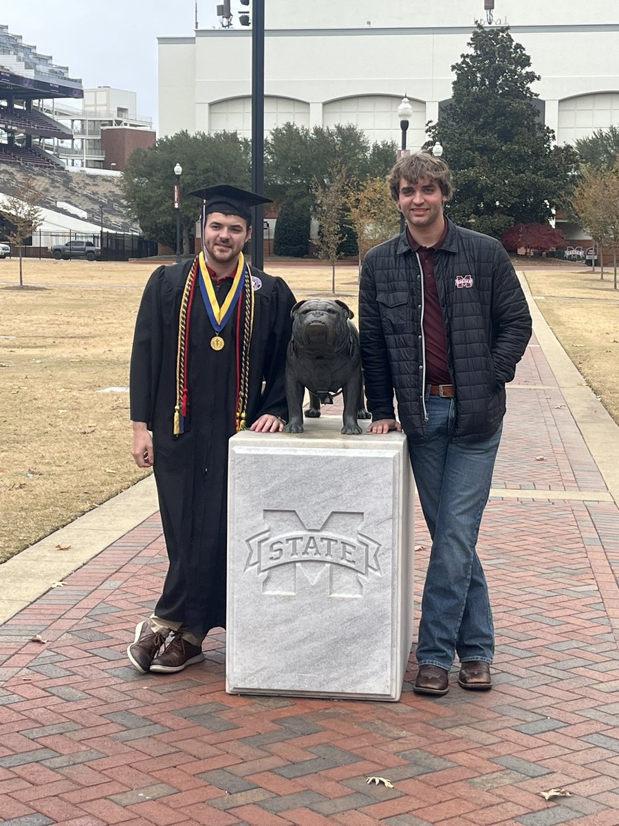 spaul3194's tweet photo. Big day for @CollPaul. We are very proud of you. https://t.co/jSVM7mfvb2