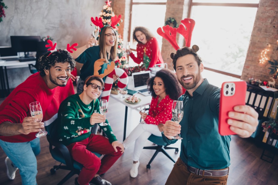 PamperedSpirit's tweet photo. 🎄 Make this year’s corporate holiday party special! Treat your employees to the gift of relaxation w/ our chair massage services. https://t.co/ZbOkvZu8qF Perfect for any venue in Ocean &amp; Monmouth County, our mobile services create an experience your team will love. 732-299-8793 https://t.co/nYpQGfQScP