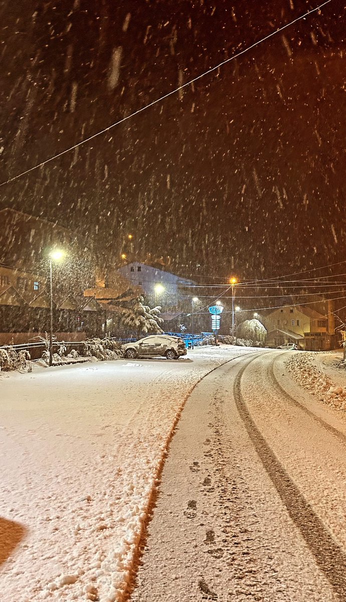 ErataHusnu's tweet photo. Ah acısu acısu da sevdam senden geçtimi,soğuk soğuk suyundan da kana kana içtimi🌨️ https://t.co/S5XzfipCLG