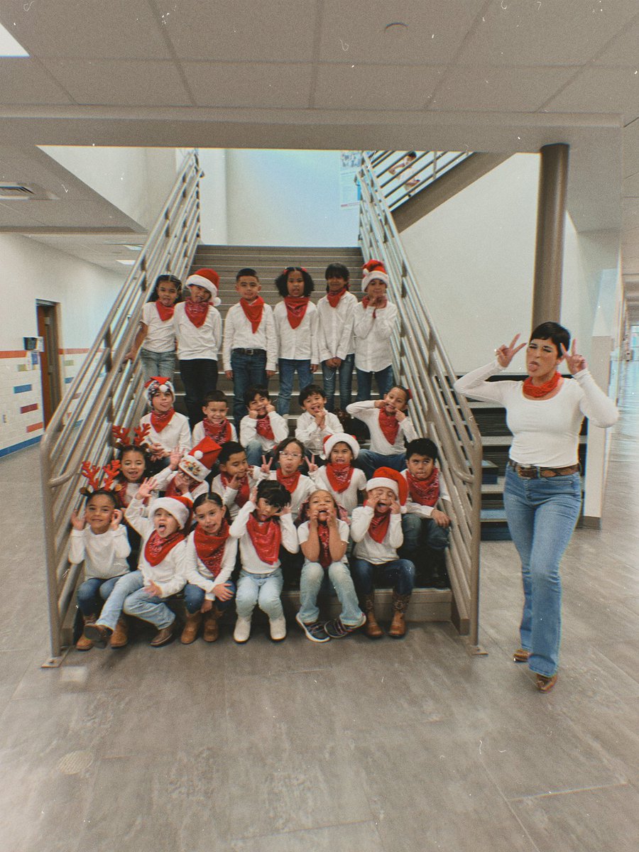 AAmparan_JCE's tweet photo. Yeehawww! My firsties are ready to lasso Santa for our Christmas performance! 🥰❤️🦬
#TeamSISD #FirstgradeBUFFS #shakeandbake https://t.co/4EgyKjbQPU