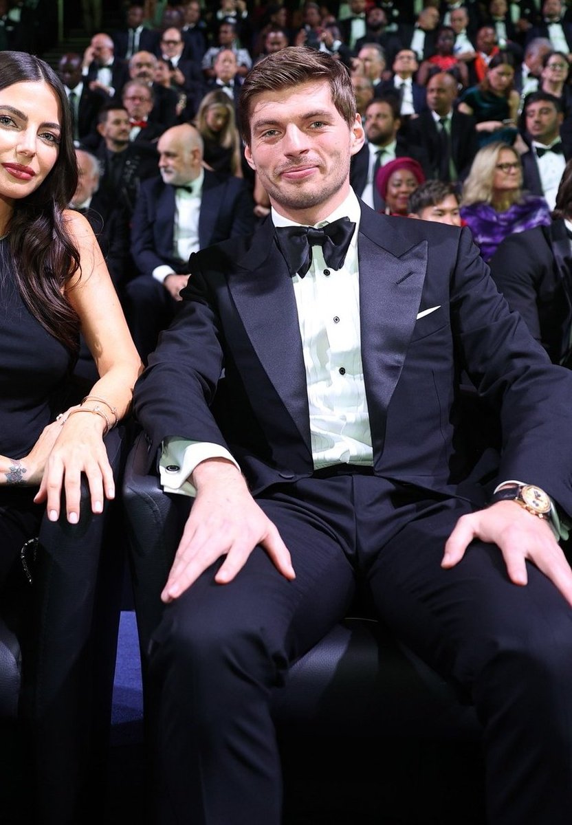 strawberrymax's tweet photo. EXCUSE ME SIR IS THAT SIT TAKEN https://t.co/FIa0l0BFno