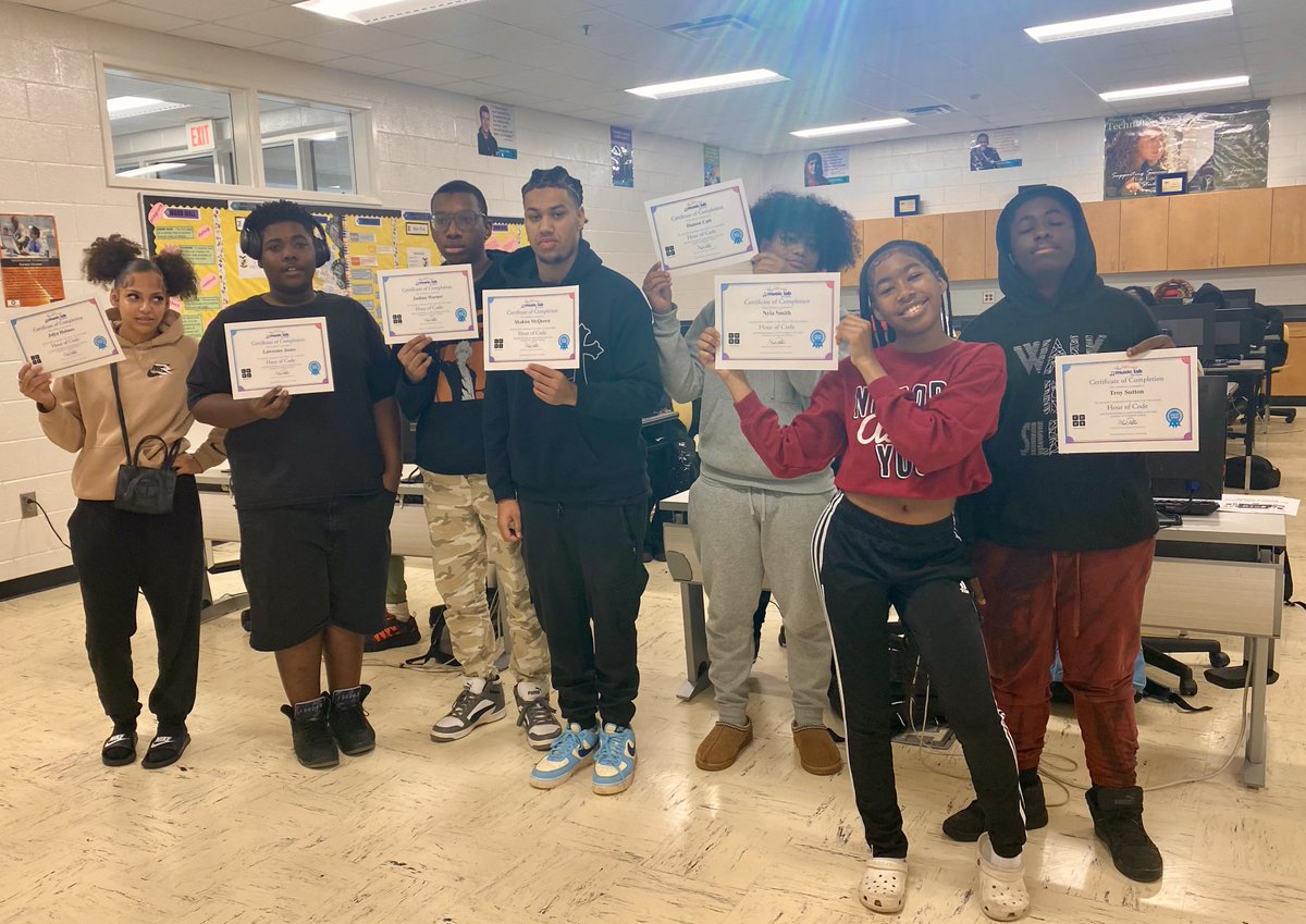 MaxineMarshEdS's tweet photo. As part of the celebrations for Computer Science Education Week, students actively engaged in the Hour of Code event. Congratulations!!  #StillWinning #WarhawkPRIDE @PrincipalBGame @ENunnallyEdu  @MHS_WarHawks https://t.co/3wpjVsiptb