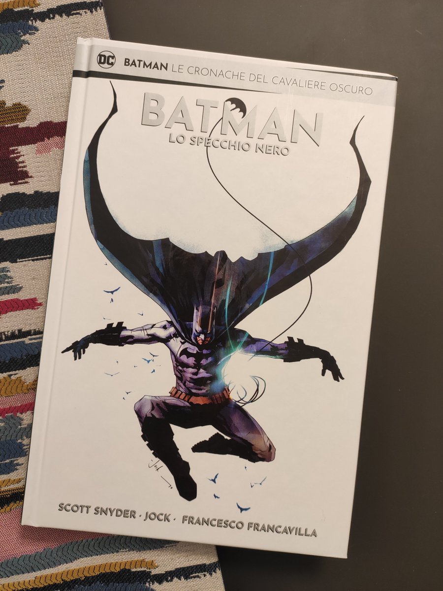 AleSiryus's tweet image. Passaggio in edicola!

Splendidi i disegni di @Jock4twenty e di @f_francavilla 😍

Su testi di @Ssnyder1835🔥

Ad un prezzo onestissimo, una delle opere migliori di #Batman!

#dccomics #fumetti #comics #manga #artist #digitalart #horror #noir #brucewayne #gotham