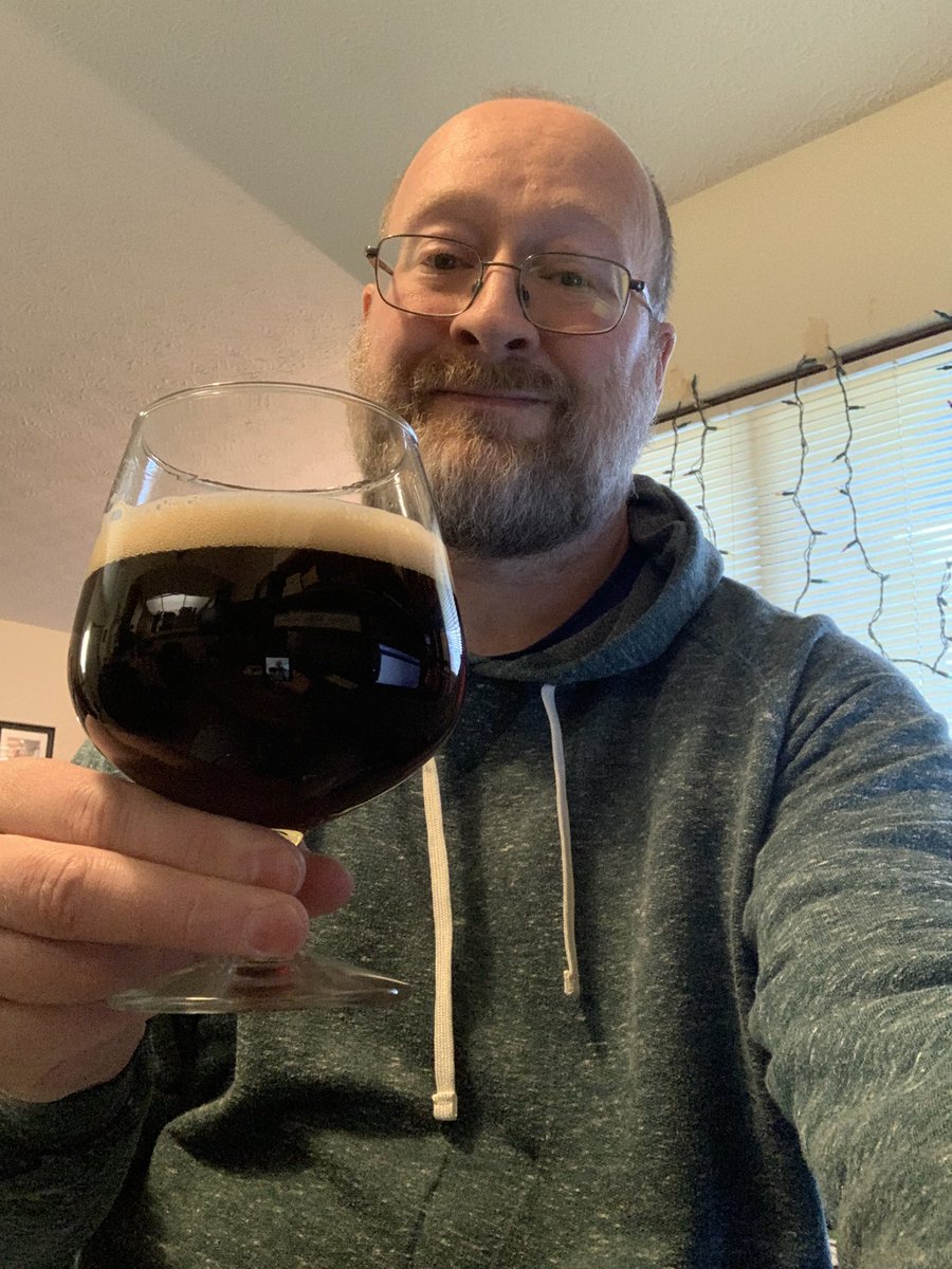 RealBMaxwell's tweet photo. Next up today is @woodencask Under The Bridge โ๏ธ Vanilla Porter ๐๐๐บ #KyBeer #BeersOnFriday #CraftBeer #KentuckyBeer @JonMontag @Just4BeerLovers @JohanBBT @badhopper @ephoustonbill @qblacklock @CATbrew13 @ErmiyasDESTA @boeskool @BenschopElroy @cedarflats @zappafaye @15jjc https://t.co/EgzLyJO6nl