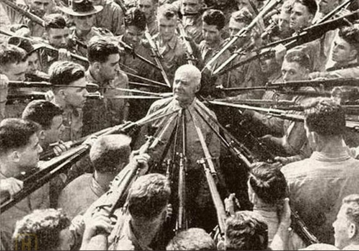 DickyN0rmous's tweet photo. When you crack open a bag of jerky in a crowded car https://t.co/bH7efSsf4S