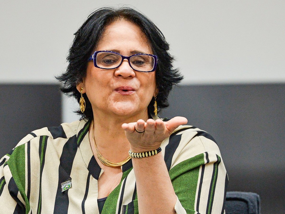 Analise2023's tweet photo. 🚨 ATENÇÃO: senadora Damares Alves (PL-DF) vota contra a Reforma Tributária, que ZERA impostos de 32 tipos de alimentos essenciais, como arroz, feijão, carnes, leite e café!

📰 G1 https://t.co/AoZKF3TTeh